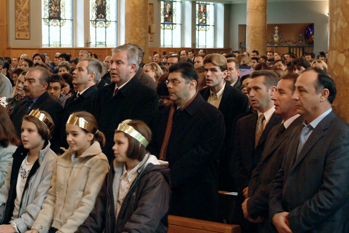 Misa u crkvi sv.Josipa, s lijeva na desno: Ivan Roščić (predsjednik HDZ CH), Vlado Sanader, dr. Ivo Sanader, veleposlanik dr. Mladen Andrlić, general Jelić, Bože Vukušić.