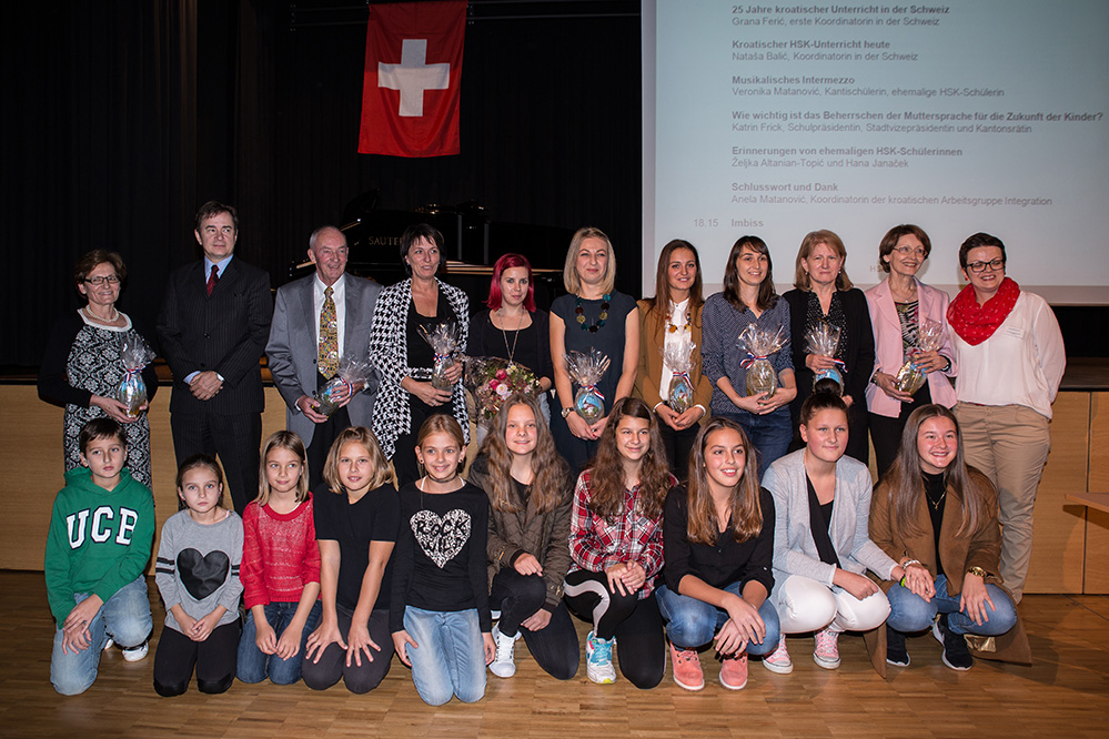 U porođajnim mukama nastajala je Hrvatska dopunska škola u Švicarskoj. U Buchsu (SG) su svečano obilježili 25. obljetnicu nastave.