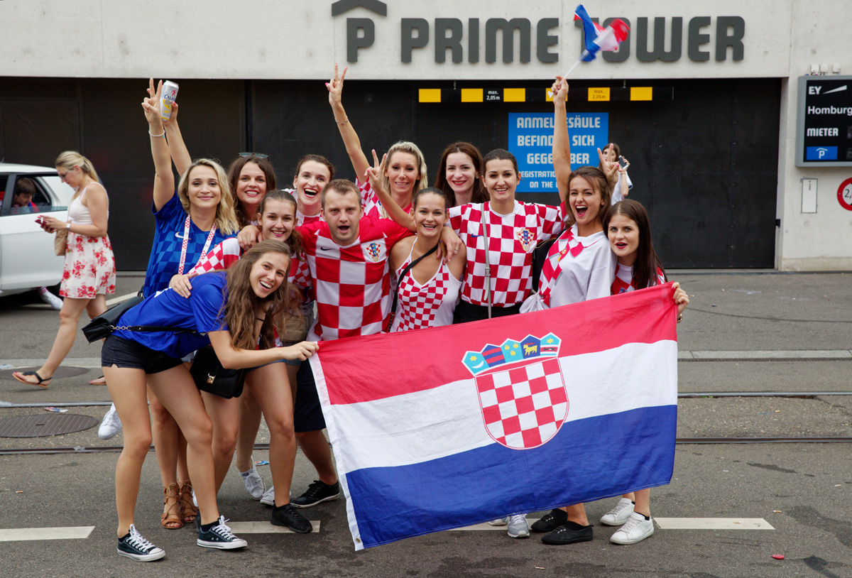 Hrvatski navijači u Zürichu preplavili grad i unatoč porazu slavili do kasno u noć.